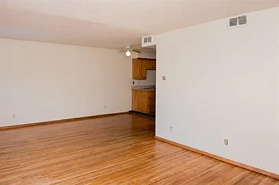 Building Photo - 1209 Broadway N #3