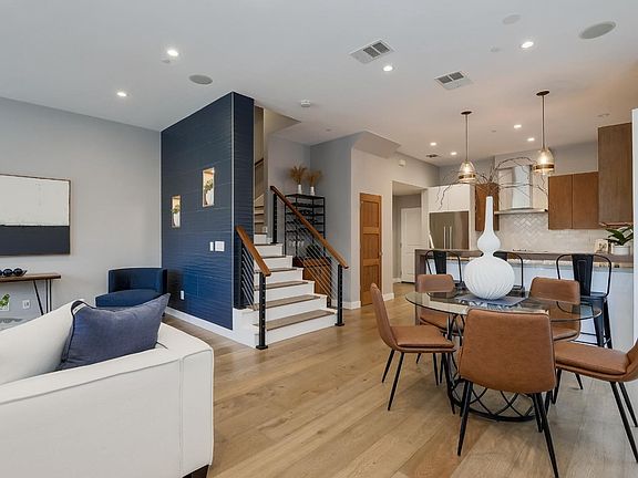 2nd image of 420 Deodar St