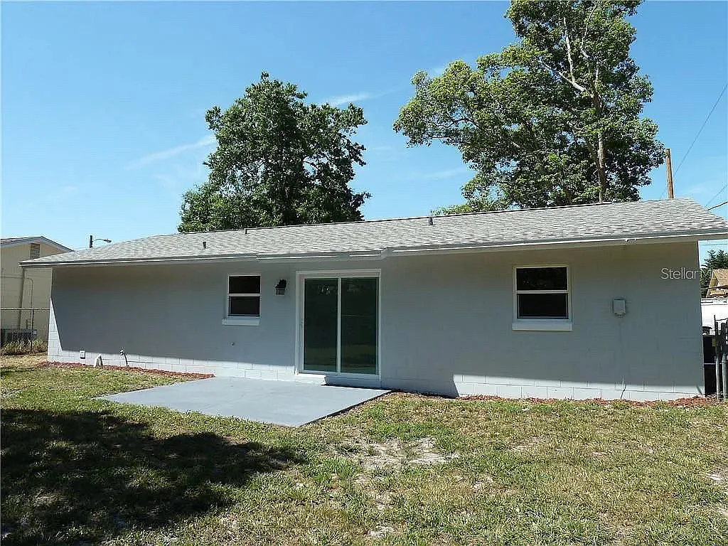 3 bed, 1002 sqft, $2,100 — Photo 3