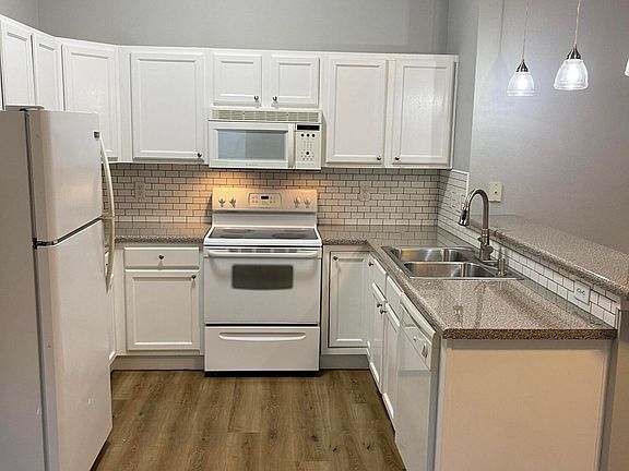 3rd image of 7449 Harvest Village Ct