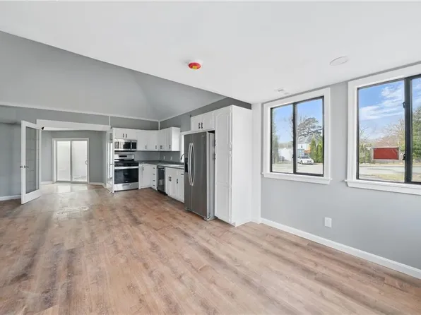 166 Beach Ave, Warwick, RI 02889