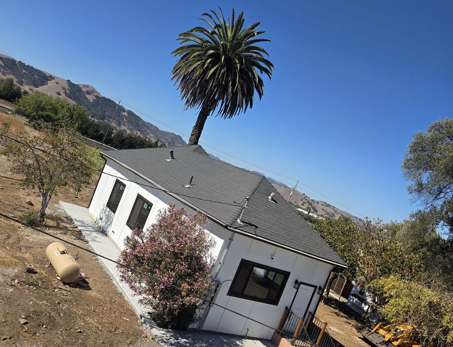 3 bed, 1200 sqft, $4,000 — Photo 1