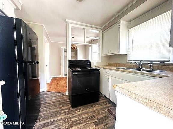4th image of 2063 Bayswater Rd