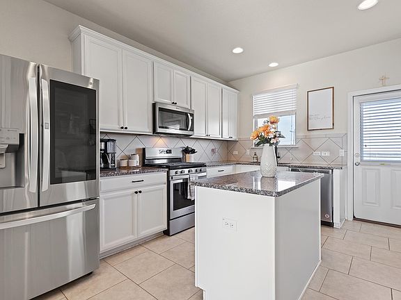 3rd image of 125 Carlina Loop