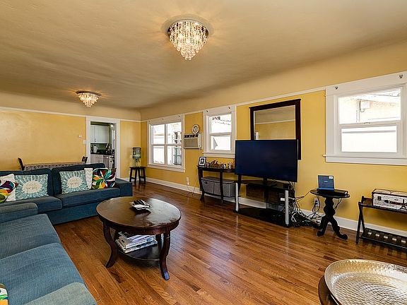5th image of 260 W Prospect St