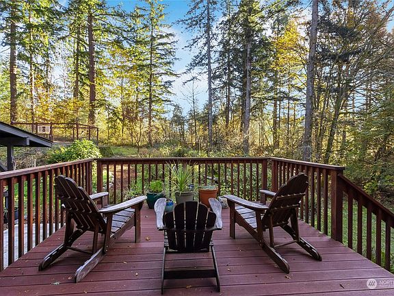 4th image of 11304 Nooksack Court SE