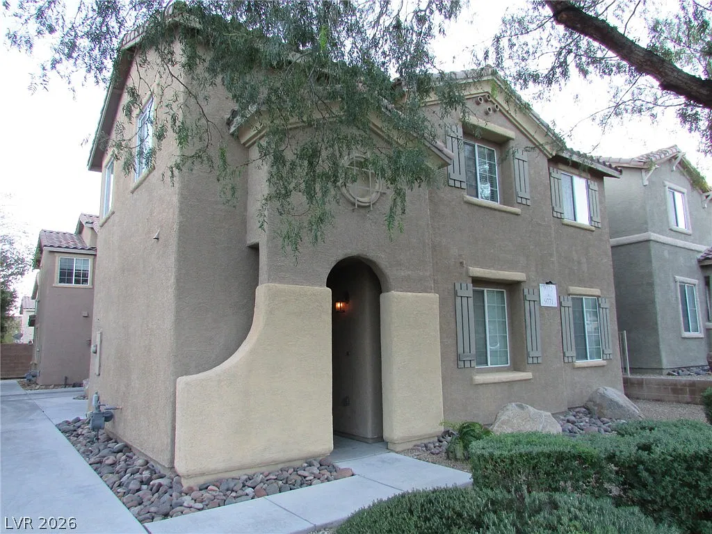 4 bed, 2.5 bath, 1739 sqft, $1,690 — Photo 2