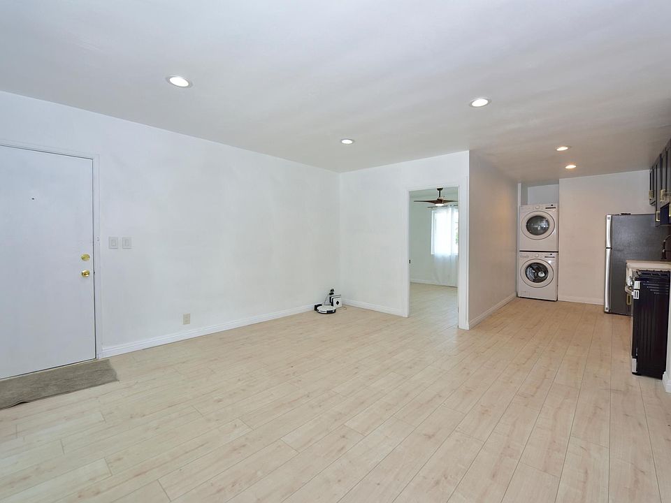 Completely upgraded unit, in-unit laundry machines, new flooring, new kitchen, new windows throughout, new bathroom, new AC, etc.