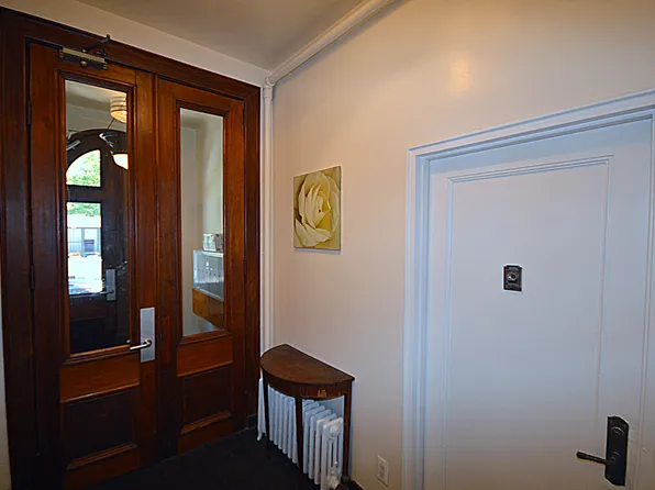 346 East 51st Street image 4 of 20