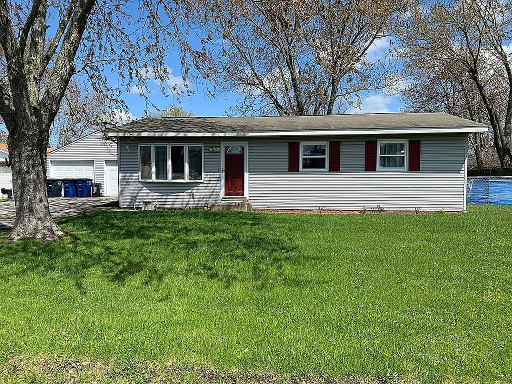 4911 N Clover Ln photo 1