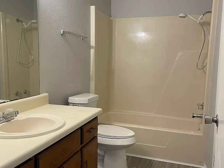 2nd bath room