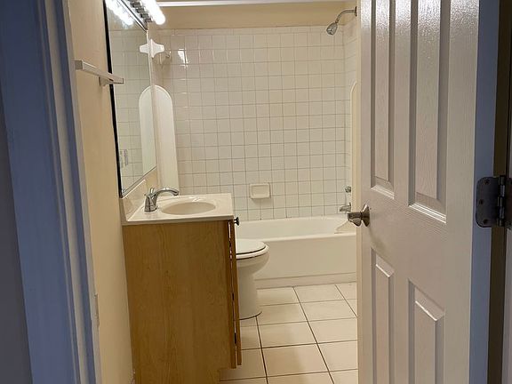 4th image of 675 Melvin Dr #515-F