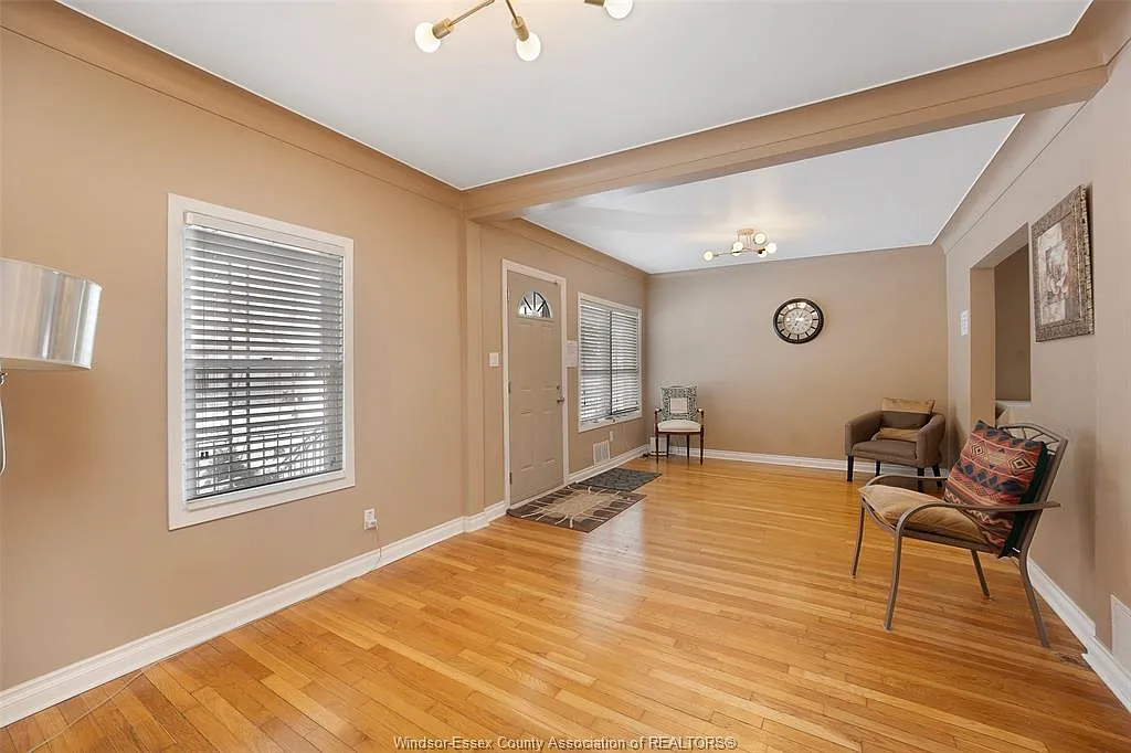4 bed, $2,500 — Photo 4