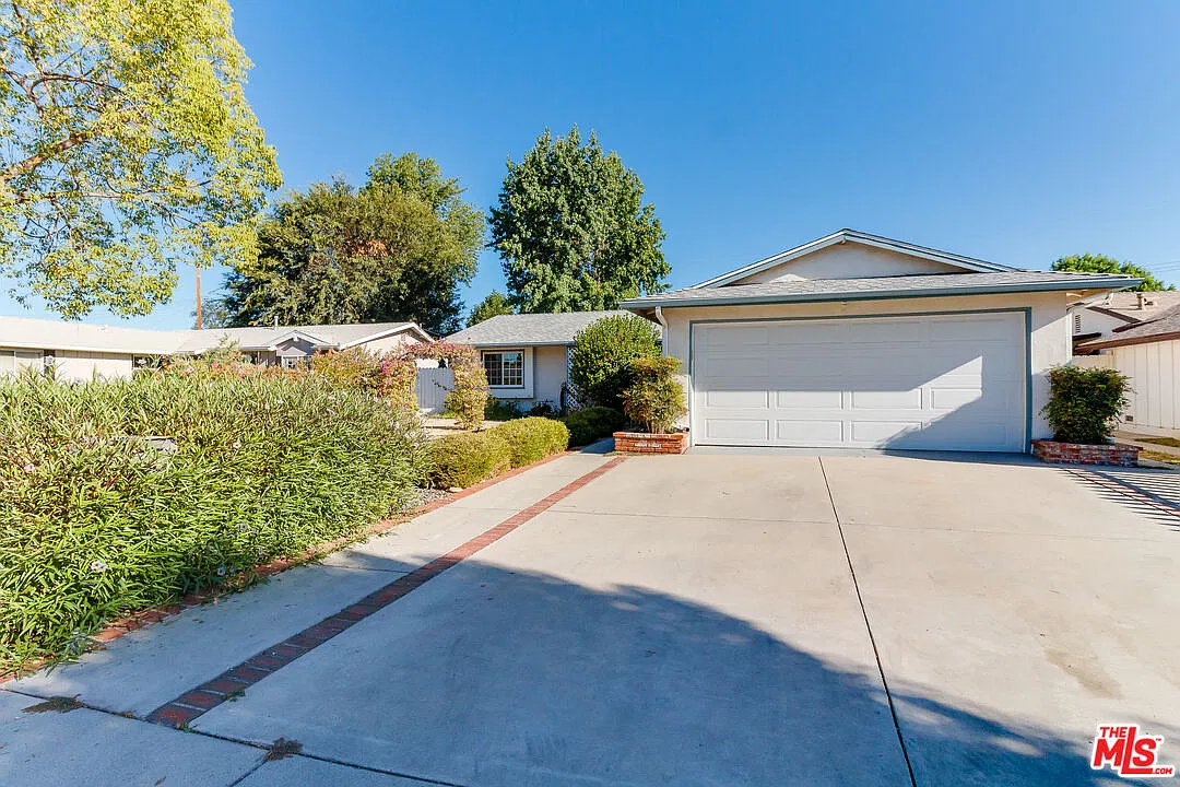 4 bed, 2.0 bath, 1573 sqft, $5,495 — Photo 2