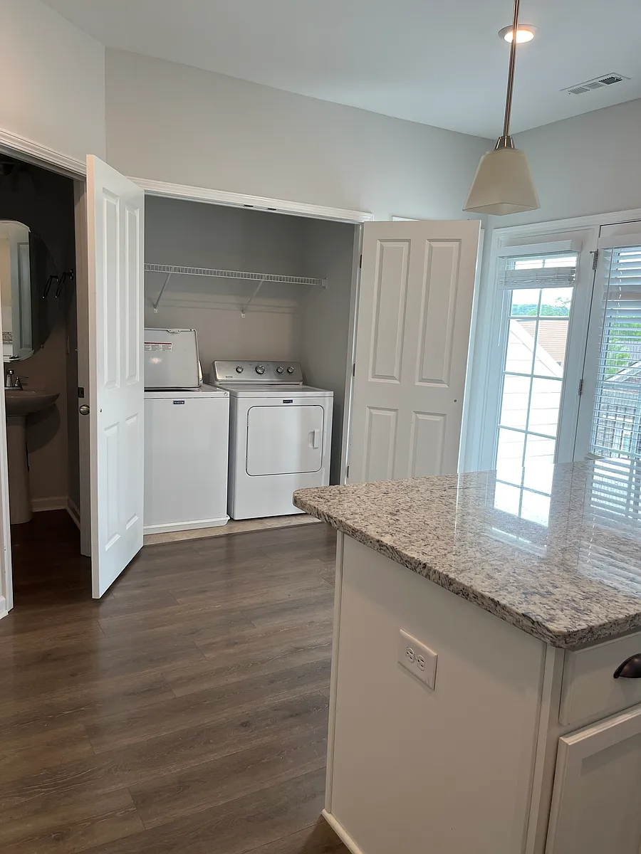 Building Photo - 208 Kinsale Dr