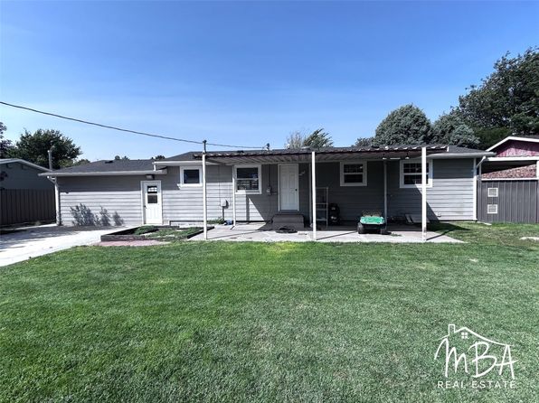 1203 N Pinecrest St, Syracuse, KS 67878