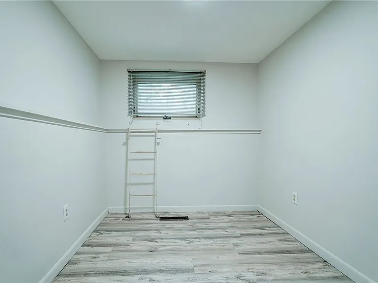 2233 Clifford Ave #3 — Photo 10