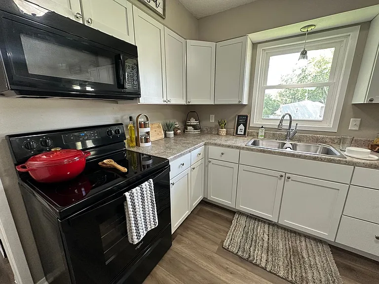 1321 Shultz St — Photo 3