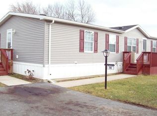 290 Crestwood Dr, Lockport, NY 14094