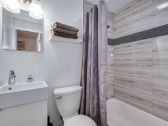 4th image of 1540 Argyle Dr #2