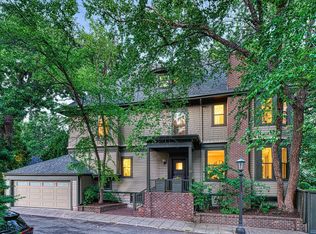 18 Summit Ct, Saint Paul, MN 55102