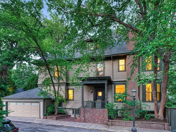 18 Summit Ct, Saint Paul, MN 55102