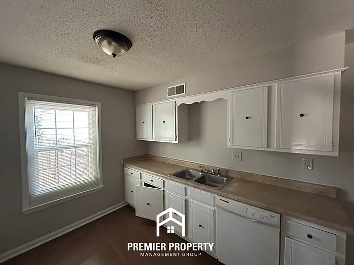 3857 Clemmer Dr — Photo 4