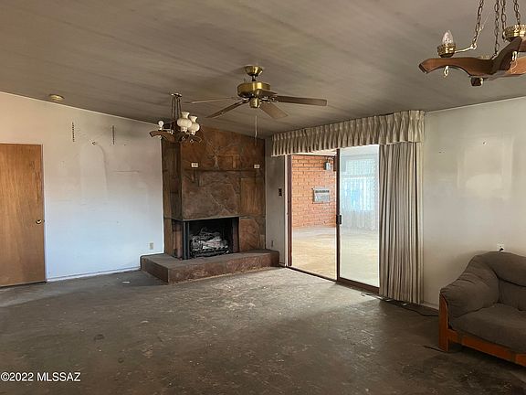 4th image of 446 N Bahamas Dr