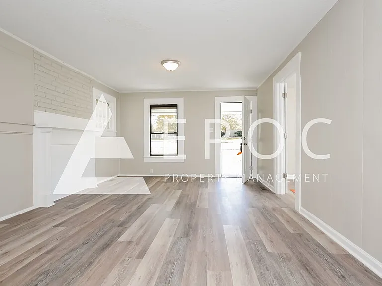 3225 Summit Ave — Photo 8