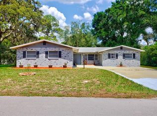 5008 Lakewood Dr, Dade City, FL 33523