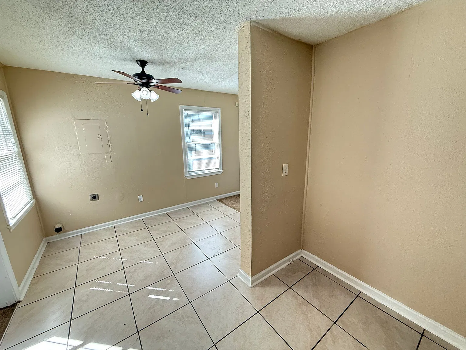 321 Glencoe Rd — Photo 2