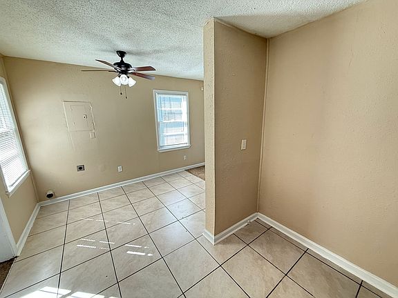 3rd image of 321 Glencoe Rd