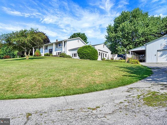 3rd image of 6043 Woods Rd
