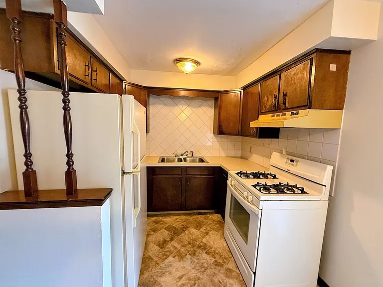 442 Avis Ave NW — Photo 6