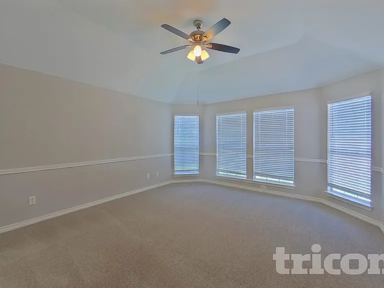 1217 Glencoe Dr — Photo 6