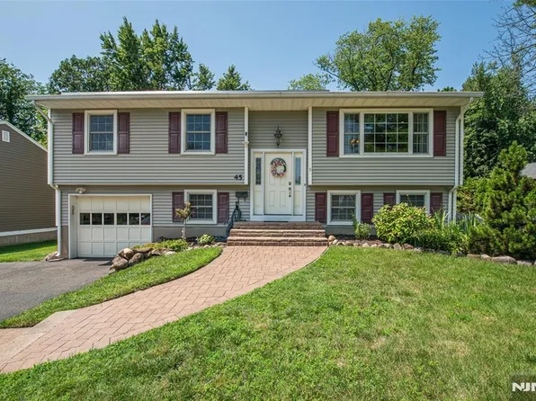45 Erie Ave, Midland Park, NJ 07432