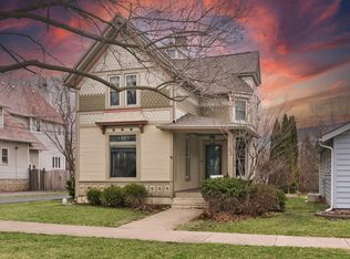 123 Raymond Ave, Barrington, IL 60010