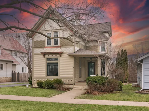 123 Raymond Ave, Barrington, IL 60010