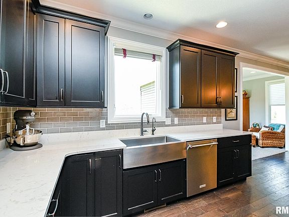 5th image of 6524 Blackberry Ln