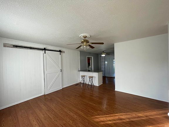 3rd image of 1452 S Pleasantview Dr