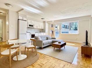 95 Lawton Blvd #205, Toronto, ON M4V 1Z8