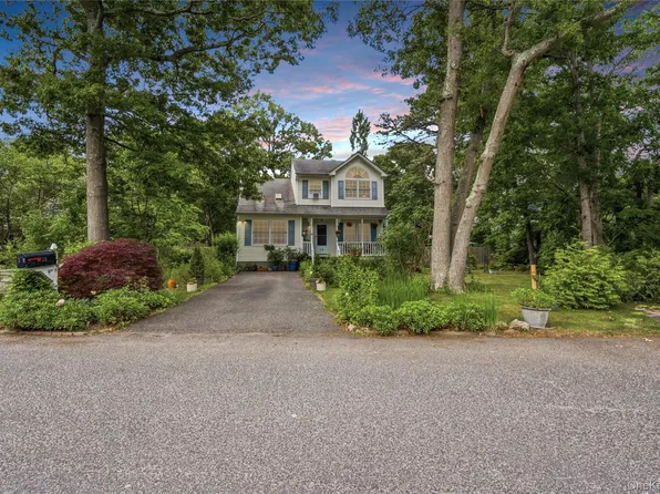 58 Silver Road, Mastic Beach, NY 11951