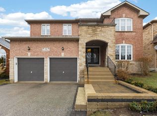 26 Prince Of Wales Dr, Barrie, ON L4N 0T5
