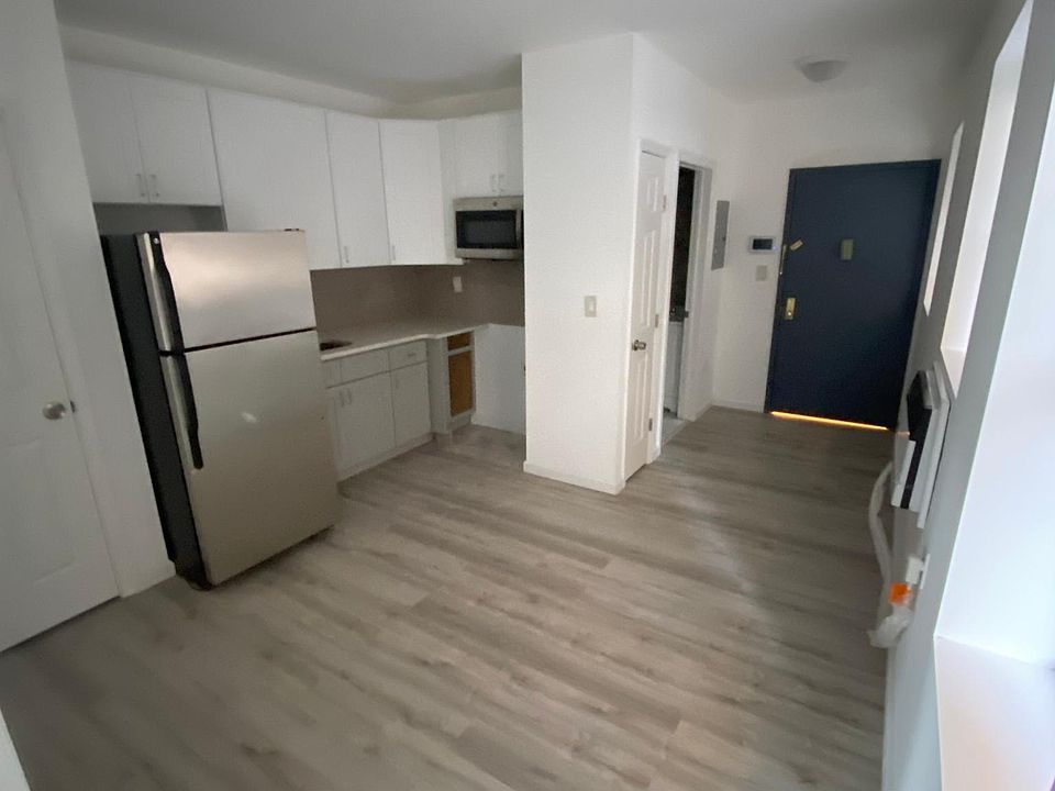 2nd image of 185 Palisade Ave #1