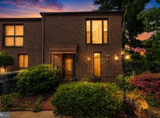 834 Wheeler Hill Dr SE #834, Washington, DC 20032