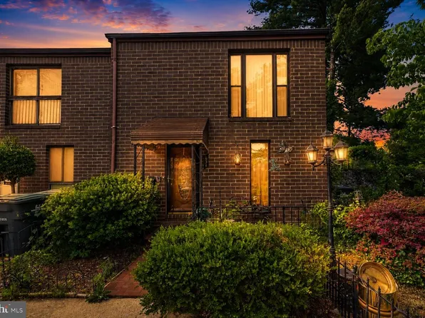 834 Wheeler Hill Dr SE #834, Washington, DC 20032