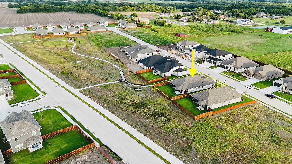 Building Photo - 463 Yellowstar Ln