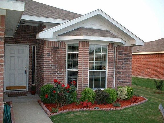 2nd image of 716 Nancy Dr