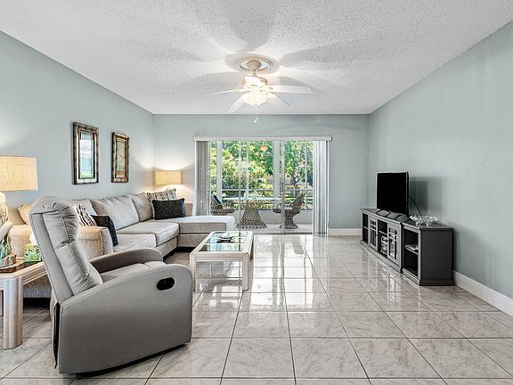 5th image of 721 Lori Drive #208