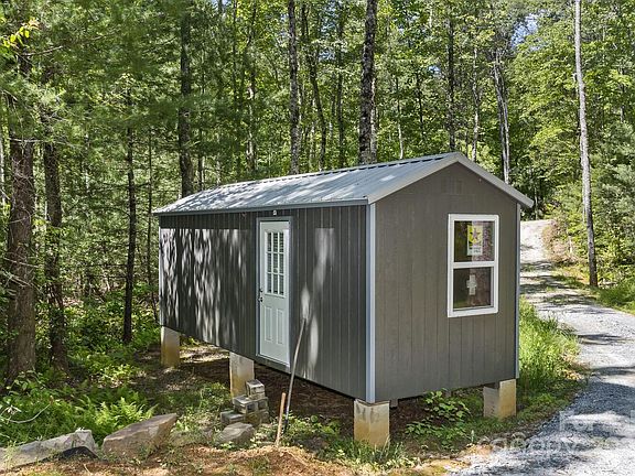 2nd image of 201 Sawyer Ln